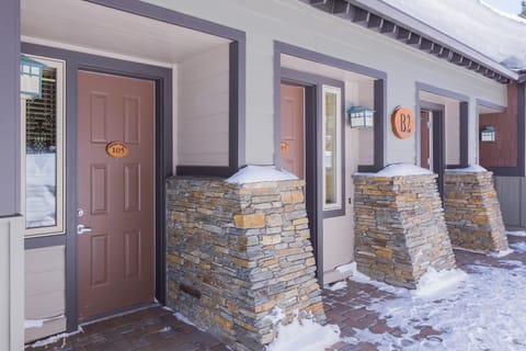Townhome, 2 Bedrooms (Mammoth Green #105) | Vichy shower