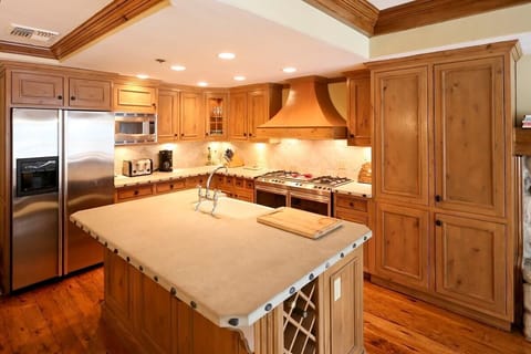 Condo, 2 Bedrooms (Silver Bear #36) | Private kitchen | Oven, stovetop, dishwasher, electric kettle