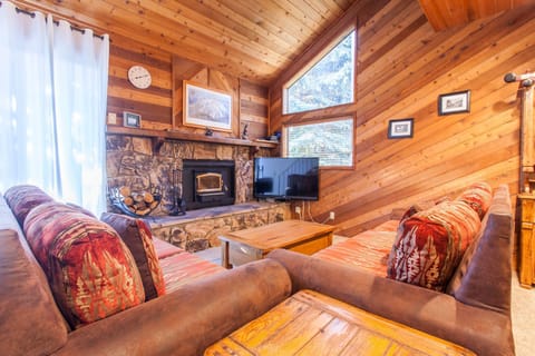 Townhome, 3 Bedrooms (Snowflower #62) | Living room | Flat-screen TV