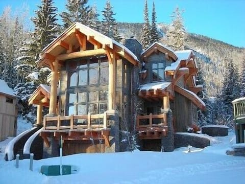 Welcome to Black Wolf Chalet a Beautiful Kicking Horse Mountain Resort Home
