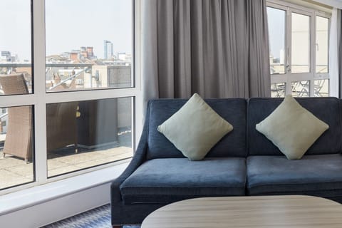 Junior Suite | Hypo-allergenic bedding, in-room safe, desk, laptop workspace