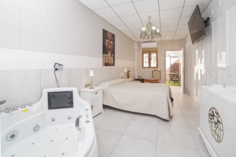 Royal Suite, 1 Queen Bed, Jetted Tub | Private spa tub