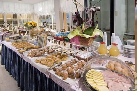 Daily buffet breakfast for a fee