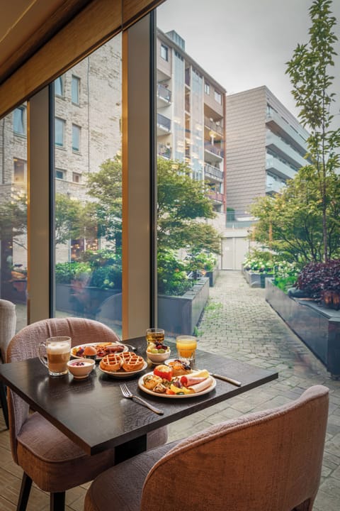 Daily buffet breakfast for a fee