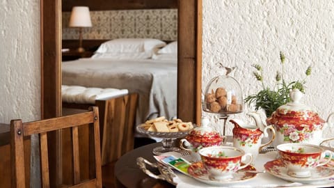 Deluxe Room (Super) | Coffee and/or coffee maker