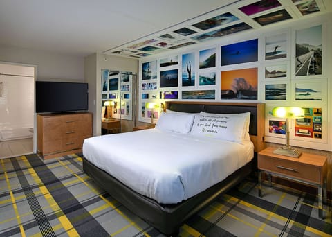 Suite, 1 King Bed, Non Smoking (Deans) | Premium bedding, pillowtop beds, in-room safe, desk