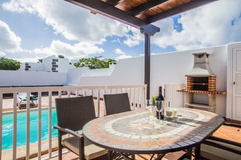 Al fresco dining & barbeque area