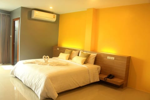 Superior Room | In-room safe, rollaway beds (surcharge), WiFi (free)