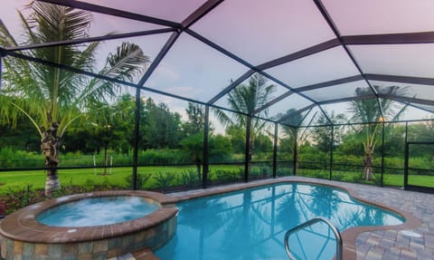 Enjoy your own Lanai private pool and jacuzzi.