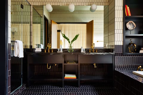 Standard Double Room | Bathroom | Bathrobes, towels