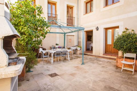 Traditional Chalet, 4 Bedrooms, City View (Panadero) | Terrace/patio