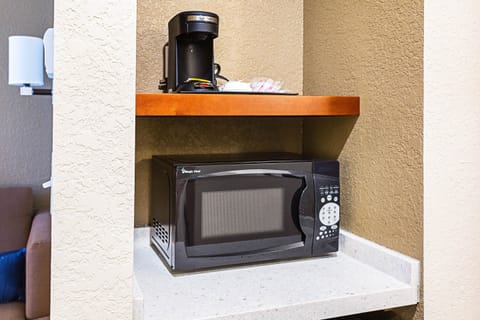 Suite, 1 King Bed with Sofa bed, Non Smoking | Down comforters, desk, blackout drapes, iron/ironing board