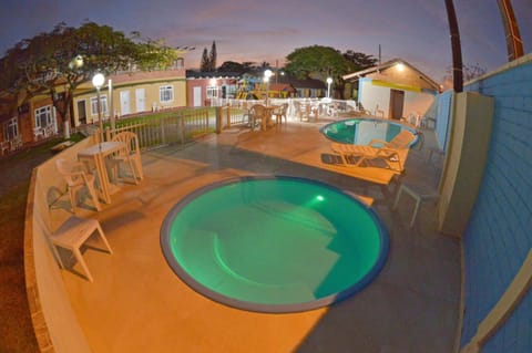 2 outdoor pools