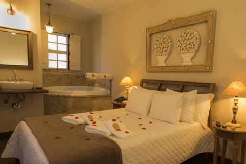 Minibar, desk, free WiFi, bed sheets