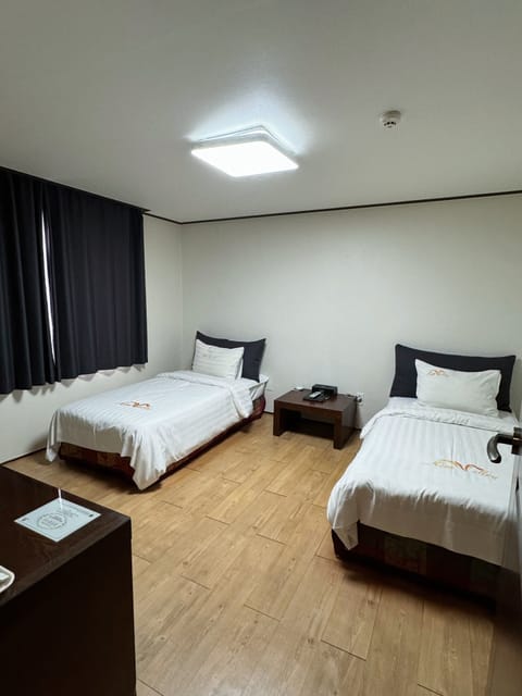 Twin Room | Free WiFi