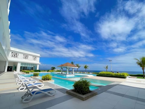 2 outdoor pools