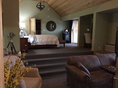 Lumber Baron Suite (Room 16) | Premium bedding, soundproofing, iron/ironing board, free WiFi