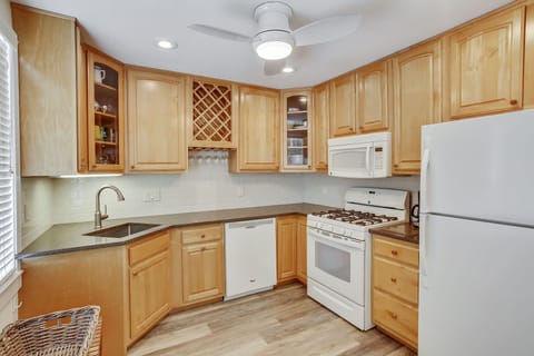 Newly redecorated kitchen!