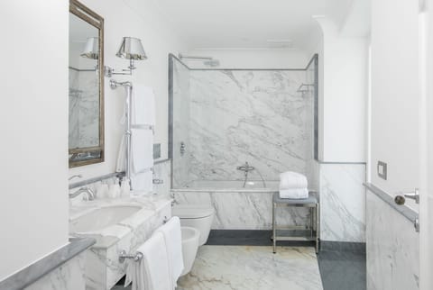 Superior Room (02) | Bathroom | Shower, eco-friendly toiletries, hair dryer, slippers