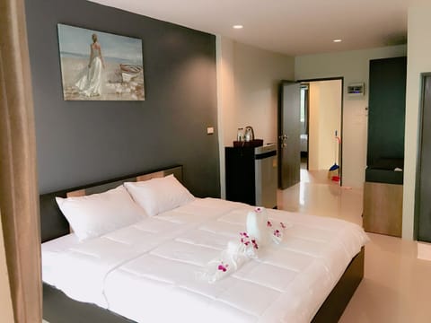 Minibar, blackout drapes, soundproofing, WiFi (free)