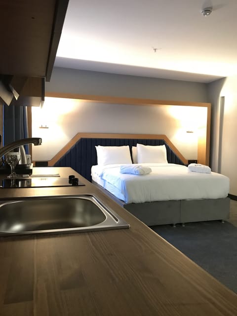 Junior Suite, Balcony | Private kitchenette | Electric kettle