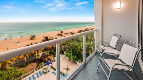 Standard Room, 1 King Bed, Balcony, Oceanfront | Premium bedding, pillowtop beds, desk, laptop workspace