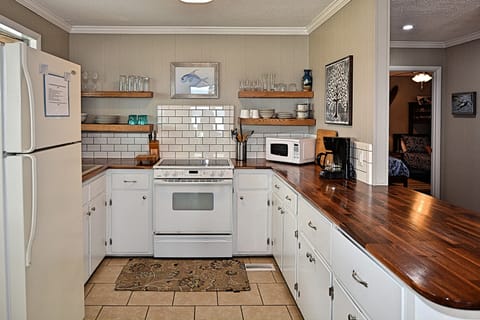 Fully equipped kitchen open to living area