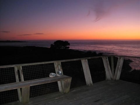 Your private coastal view. 2 miles to downtown Mendocino. No noise but the ocean
