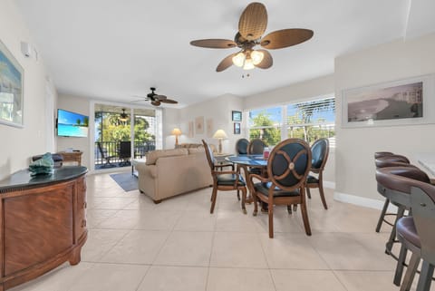 Dining area next to livingroom