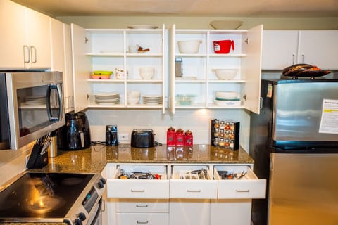Well appointed kitchen, complete with Air-fryer, Crock-pot, Blender...