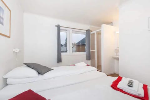 Budget Twin Room with private shower and shared toilet | Desk, blackout drapes, iron/ironing board, free WiFi