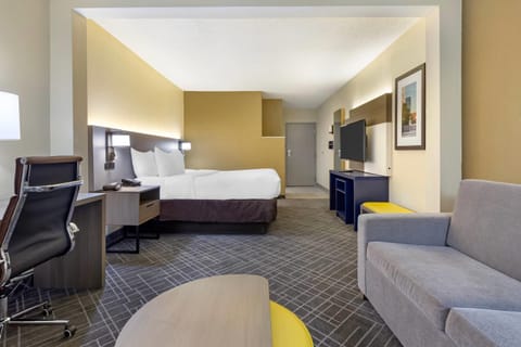 Pillowtop beds, desk, laptop workspace, blackout drapes