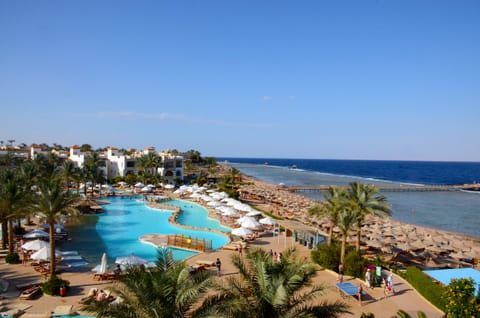 11 outdoor pools, pool umbrellas, sun loungers