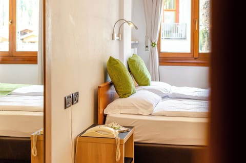 Double or Twin Room | In-room safe, desk, cribs/infant beds, free WiFi