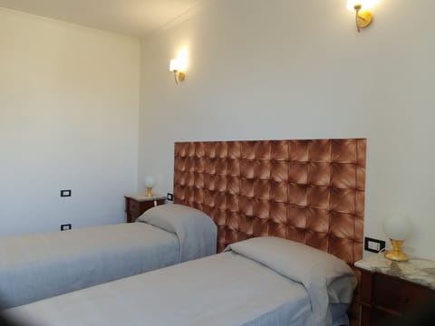 Double Room | Minibar, in-room safe, blackout drapes, soundproofing