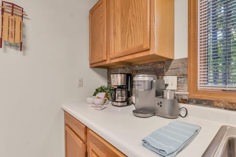 Keurig coffee maker and regular style coffee maker.