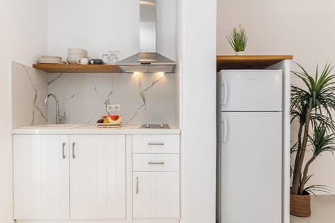 Comfort Studio | Private kitchenette | Fridge, stovetop, espresso maker, coffee/tea maker