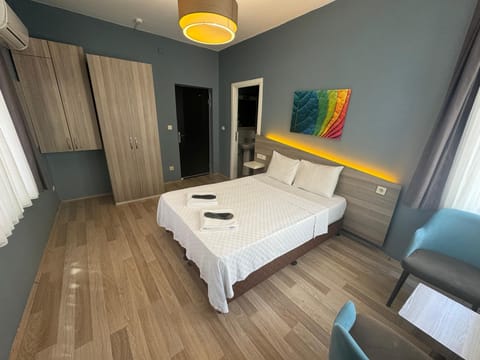 Superior Double Room | Minibar, in-room safe, desk, iron/ironing board