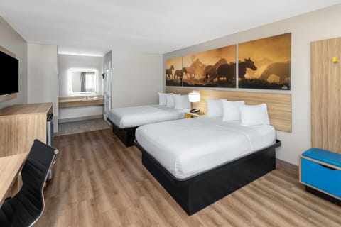 Double Room, 2 Double Beds | Desk, WiFi (free), bed sheets
