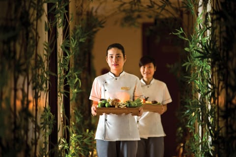 Sauna, hot tub, steam room, body treatments, aromatherapy