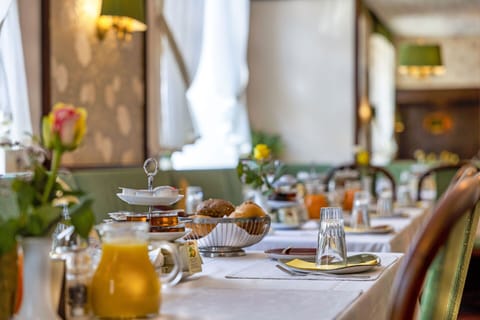 Daily continental breakfast for a fee