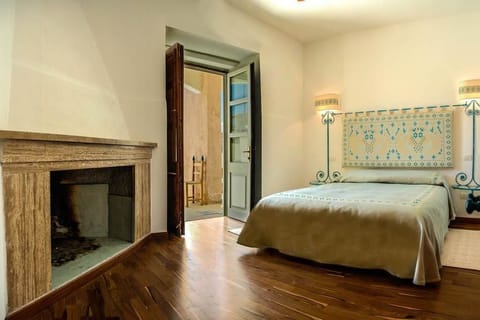 Junior Suite | Premium bedding, desk, soundproofing