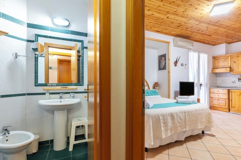 Superior Studio (2 people) | Minibar, in-room safe, individually decorated, individually furnished