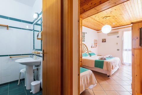 Apartment, 1 Bedroom, Sea View (3 people) | Bathroom | Shower, hair dryer, towels