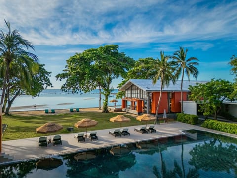 Outdoor pool, free cabanas, pool umbrellas