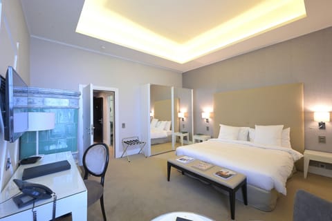 Deluxe Double Room, Lake View | Premium bedding, in-room safe, desk, free WiFi