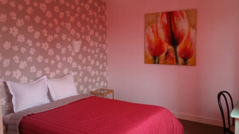 Double Room | Desk, cribs/infant beds, rollaway beds, free WiFi