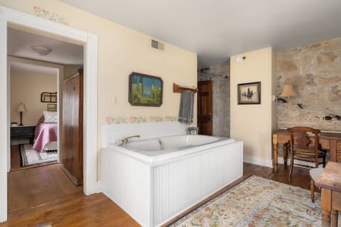 Deluxe Double Room, Private Bathroom (Room 5) | Jetted tub