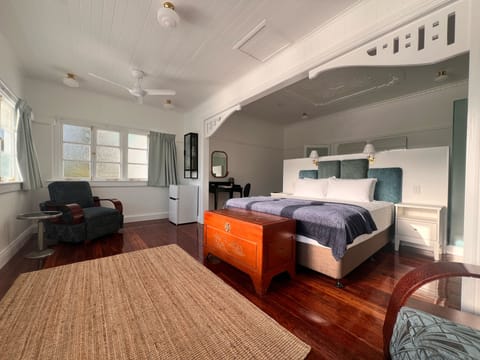 Deluxe Double Room, 1 King Bed | Premium bedding, minibar, desk, laptop workspace