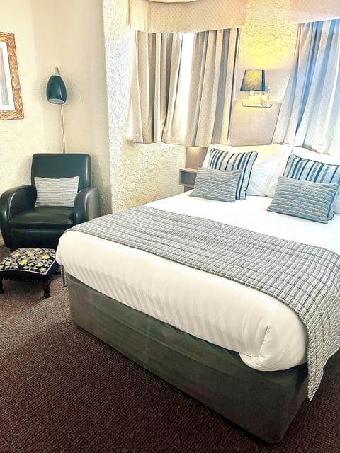 Double Room | In-room safe, desk, soundproofing, iron/ironing board